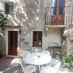 Cortile Via Sales 11 Erice